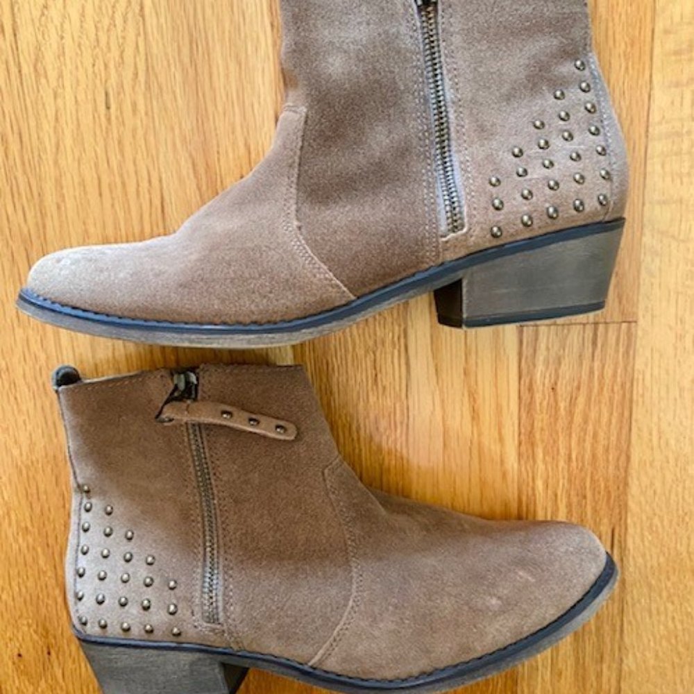 White Mountain Jackie Women Suede Ankle Bootie
